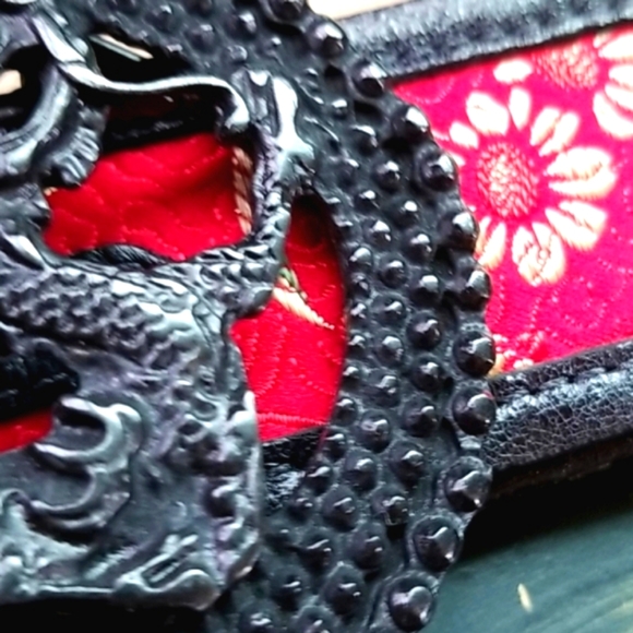 STREETS AHEAD Red Oriental Fabric Inset Black Leather Artsy Dragon Buckle Belt - Picture 9 of 16